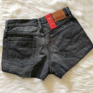 🔥SALE🔥Levi’s High Rise Shorts